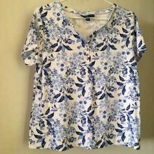Karen Scott blue and white floral shirt. Size PL.